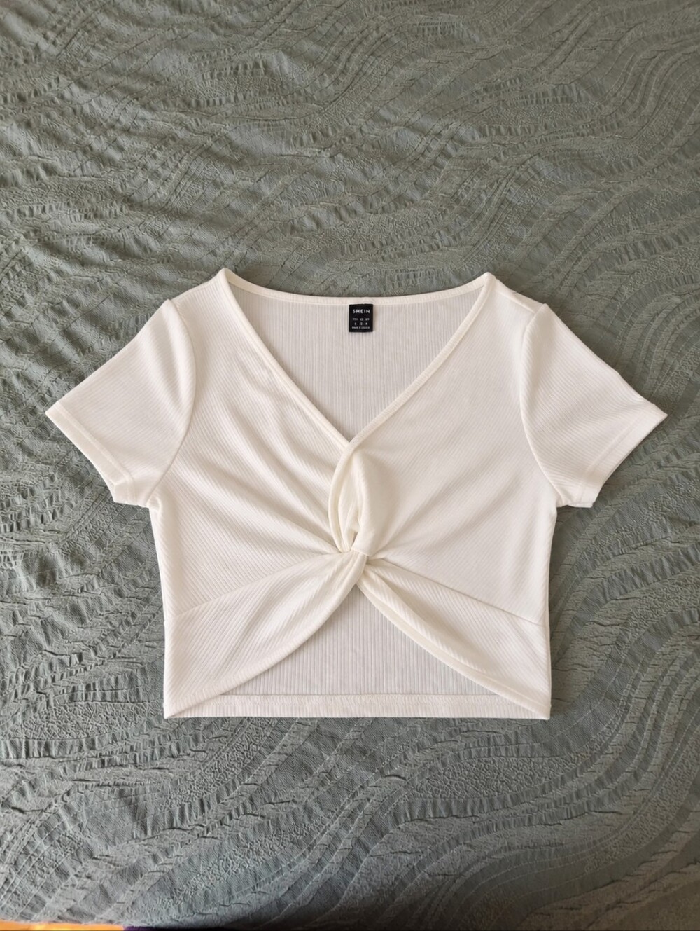 SHEIN White Knot-Front Ribbed Crop Top